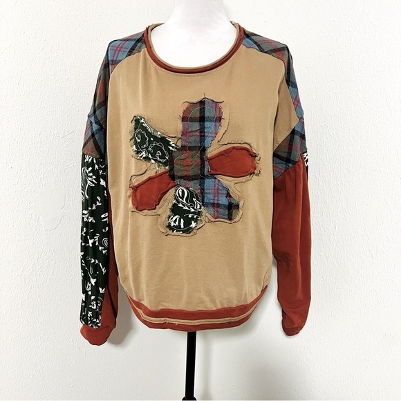 Easel Women Medium Soft Washed Mix N Match Fabric Flower Patch Top in Mushroom - Picture 2 of 8